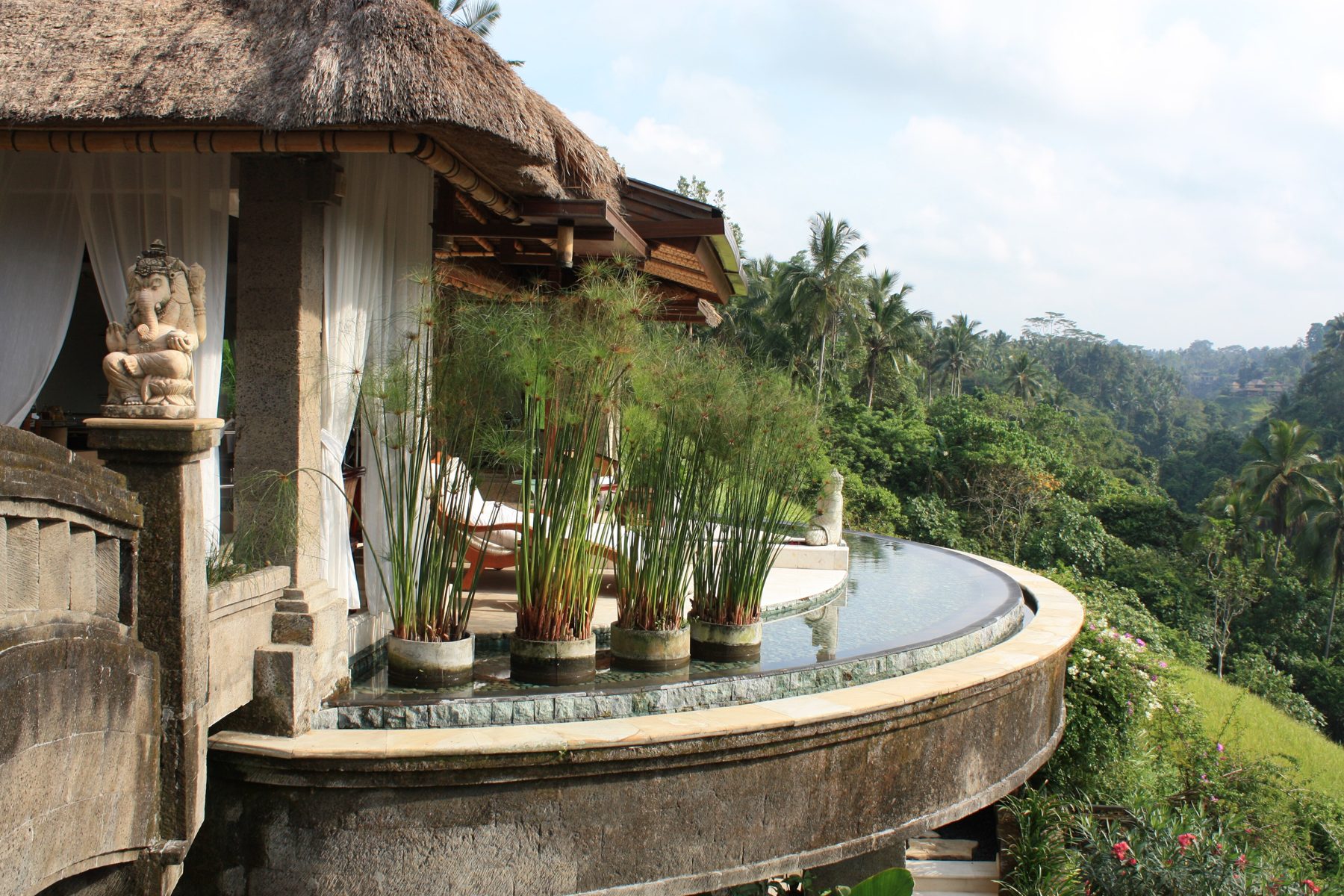 Villa em Ubud com vista sobre o vale e a selva de Bali