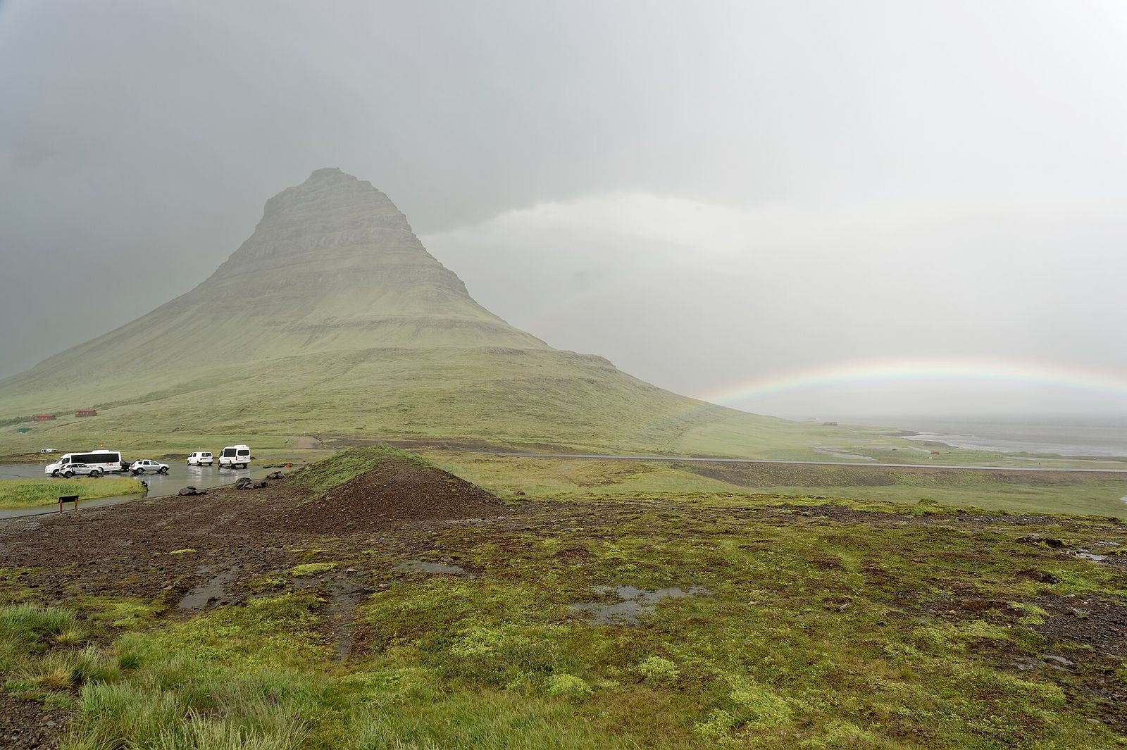 Monte Kirkjufell e a sua cascata
