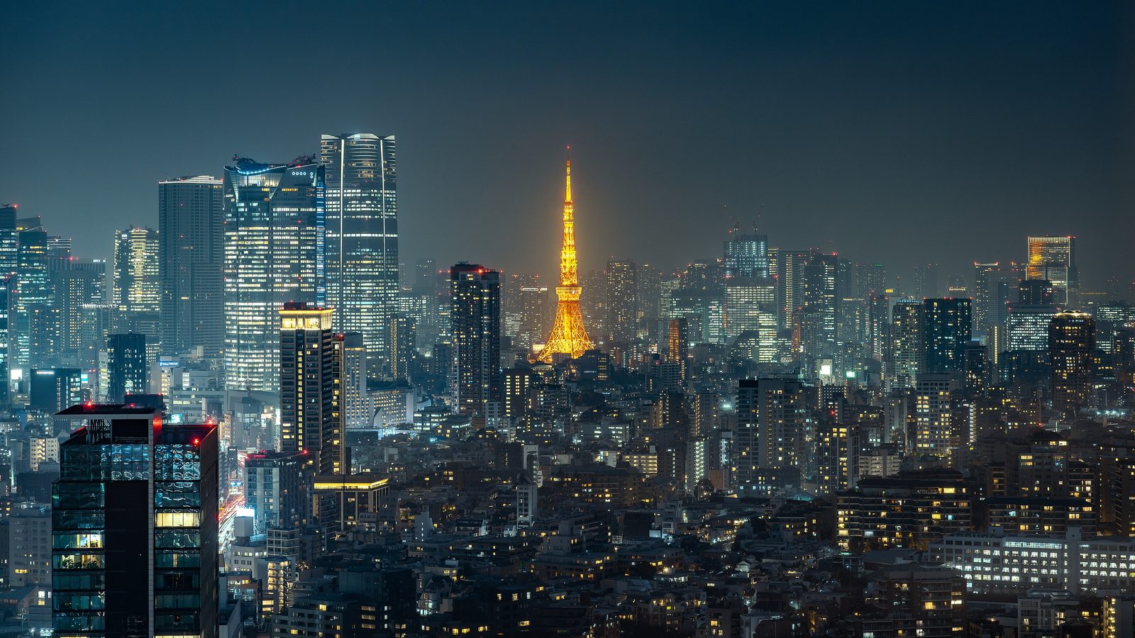 Vista noturna de Tóquio com a Tokyo Tower