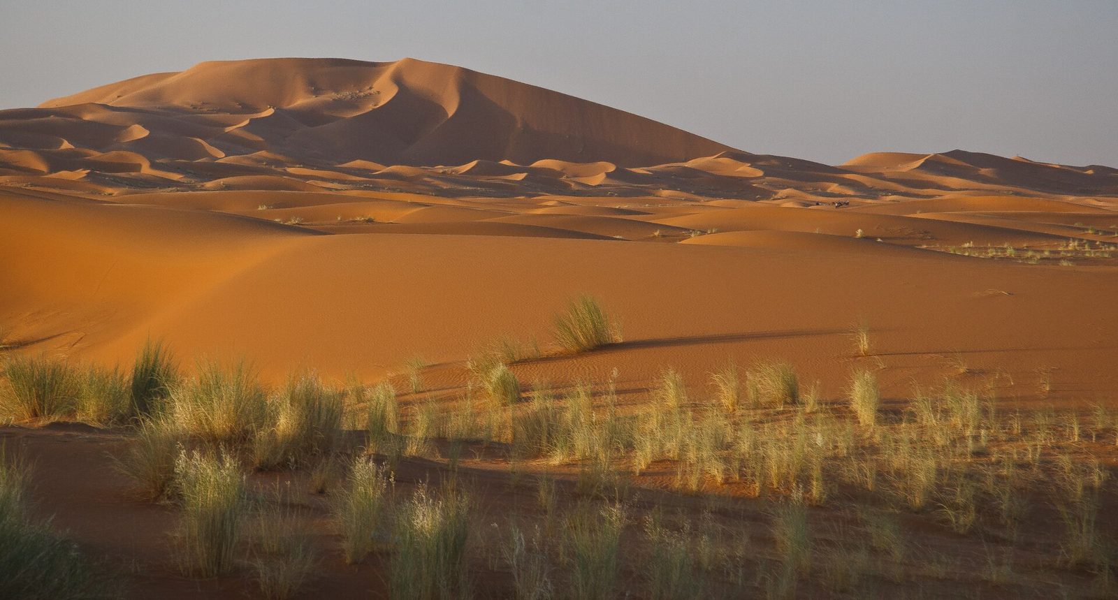 Dunas do Erg Chebbi, no deserto do Saara, ao pôr do sol