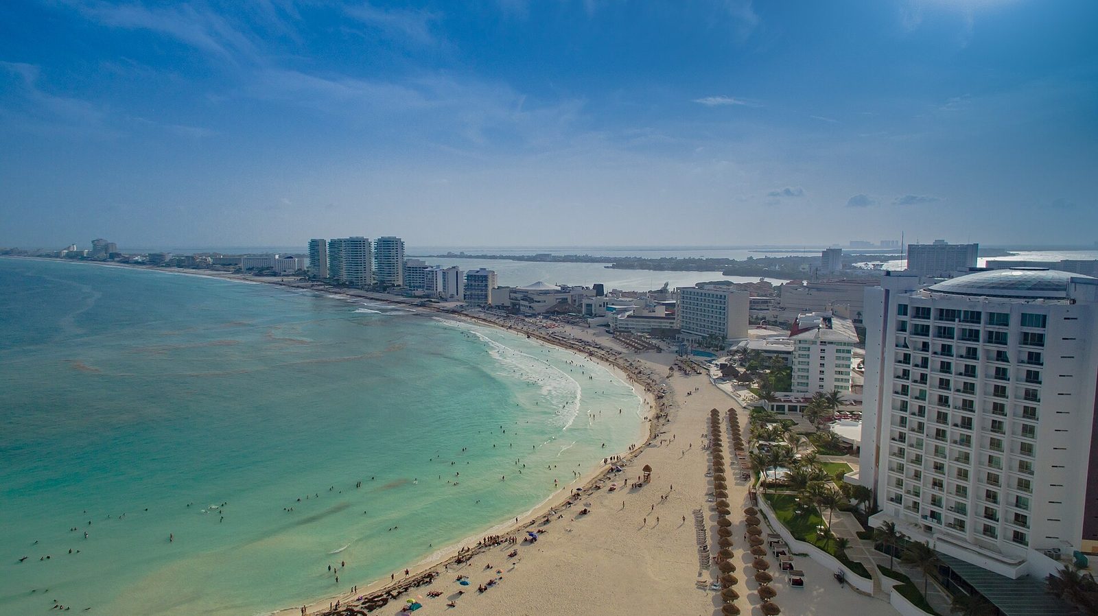 Vista aérea da costa de Cancún, no México