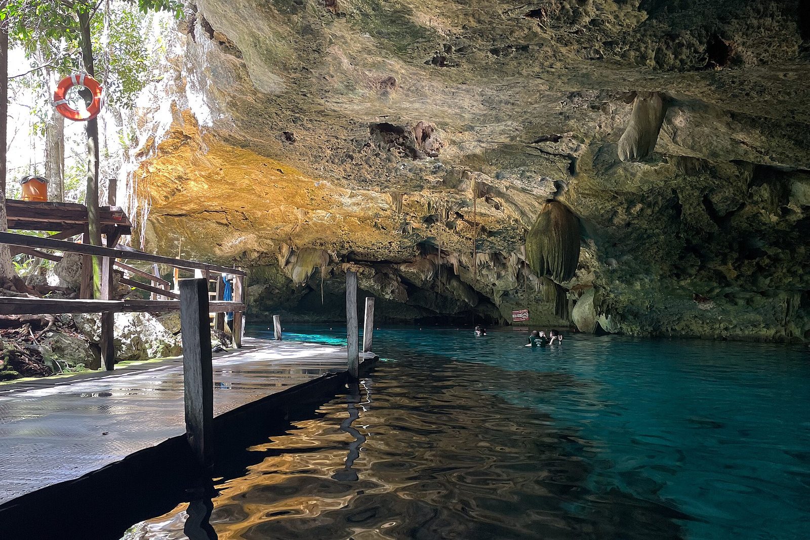 Descobrir os cenotes naturais