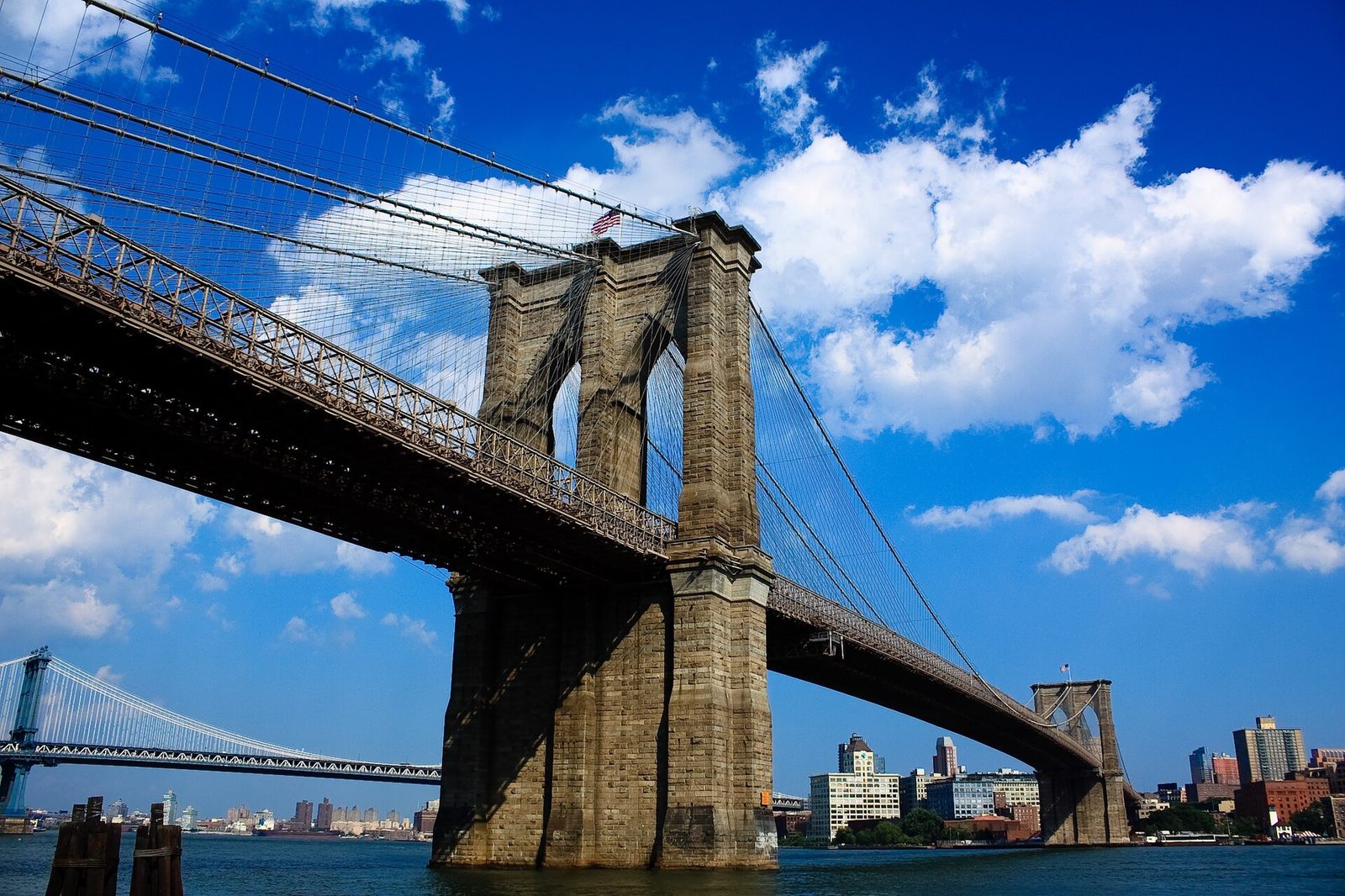 Brooklyn Bridge sobre o East River