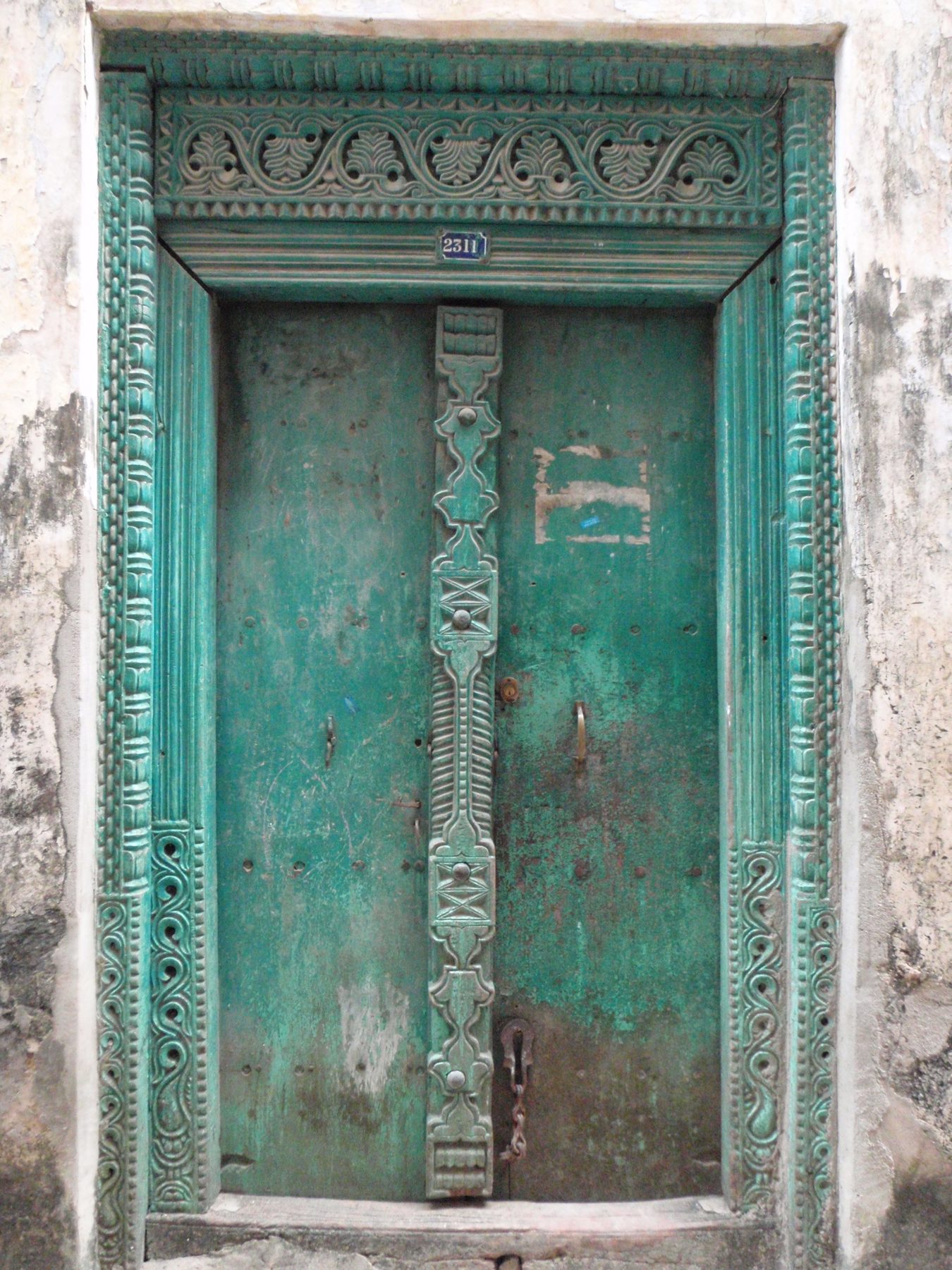 Porta esculpida tradicional em Stone Town, Zanzibar